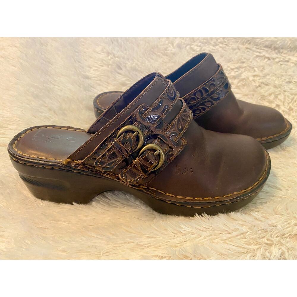 Born women’s leather clogs. Sz 8. Brown. Excellent condition.